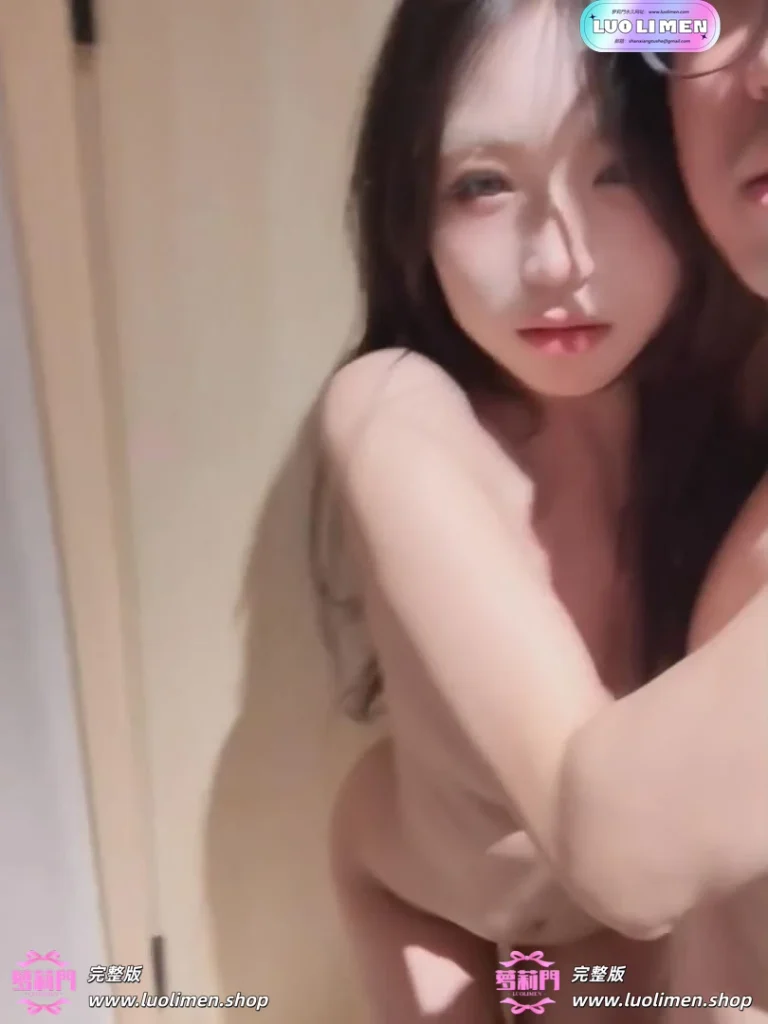 穿着衣服贼高冷 脱了衣服变成淫荡母狗 女神一步步沦陷-萝莉门 LUOLIMEN